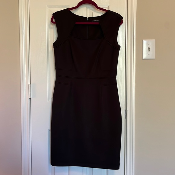 Ellen Tracy Dresses & Skirts - Ellen Tracy Fitted Black Dress
